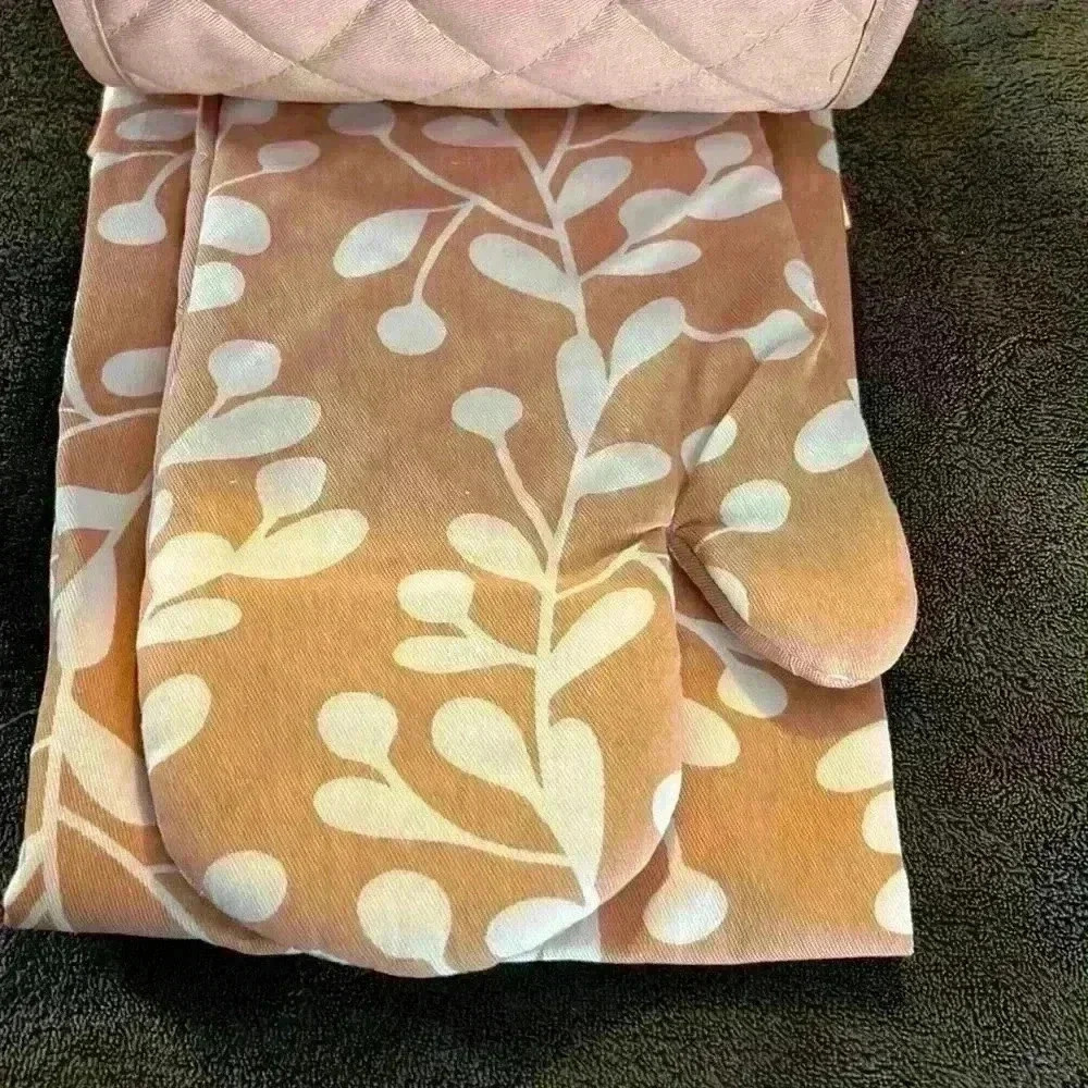 NWT Apron pot holder oven mitt combo - Picture 5 of 7